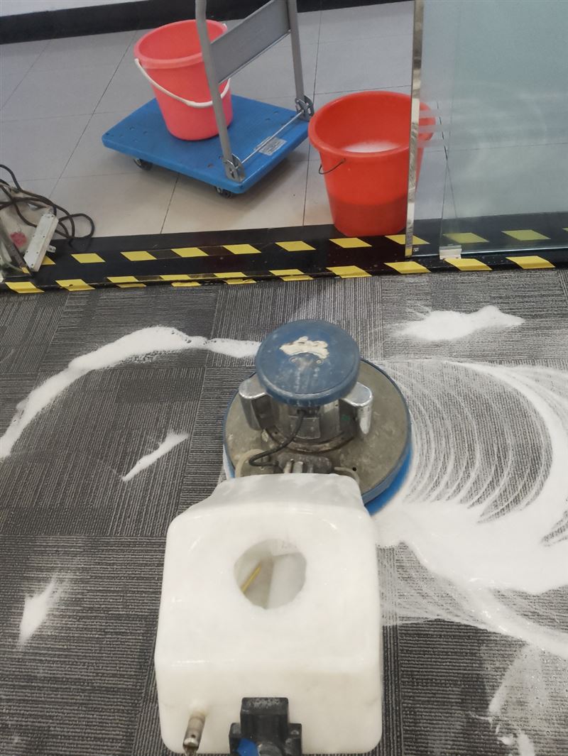 地毯清洗，酒店地毯清洗，办公室地毯清洗，干洗地毯