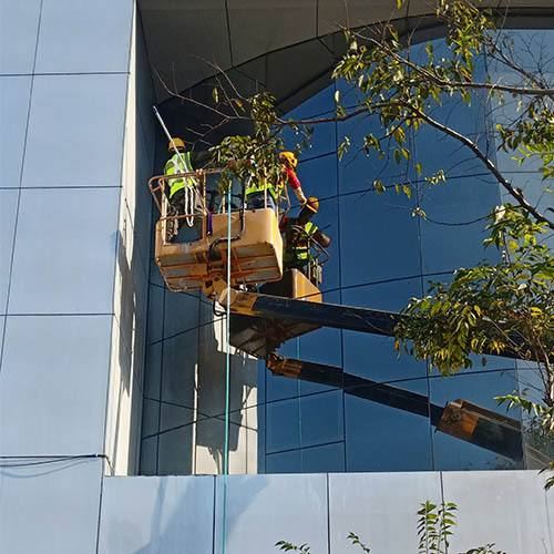 高空作业施工，高空玻璃安装，外墙玻璃安装