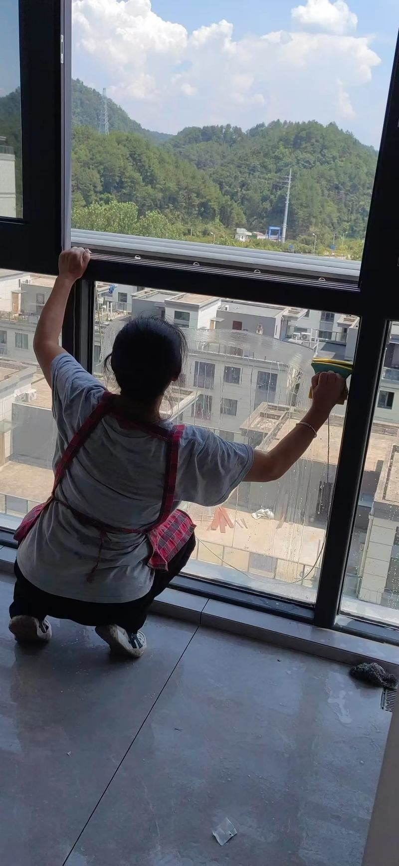 开荒保洁，外墙清洗，玻璃清洁，室内保洁