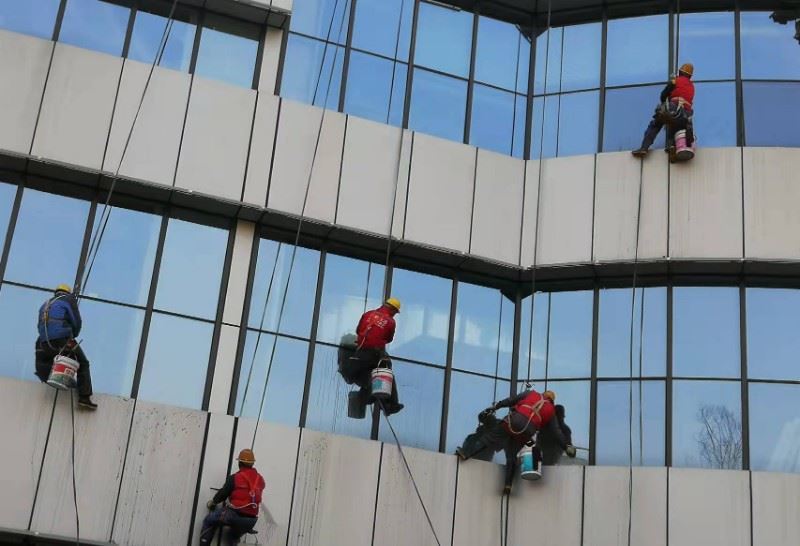 开荒保洁，外墙清洗，玻璃清洁，室内保洁